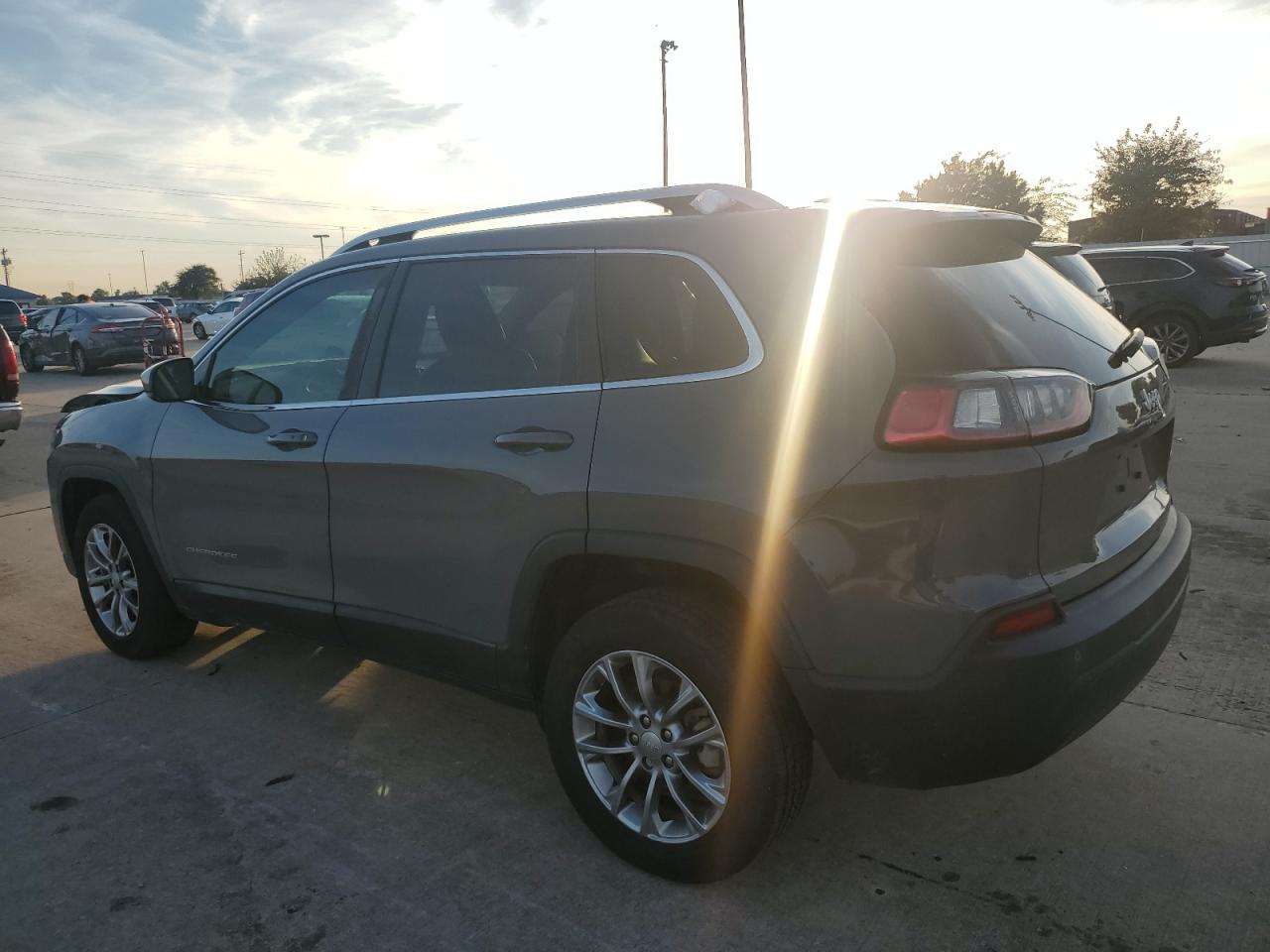 2020 Jeep Grand Cherokee VIN 1C4PJLLB3LD624379 Copart auction photo, front end / minor dent/scratches damage thumbnail 2