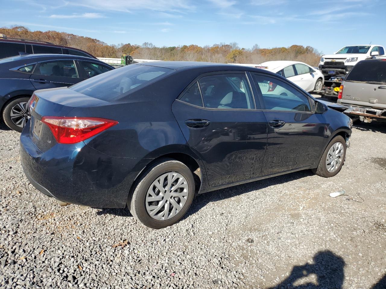 2018 Toyota Corolla VIN 5YFBURHEXJP780064 Copart auction photo, front end / minor dent/scratches damage thumbnail 3