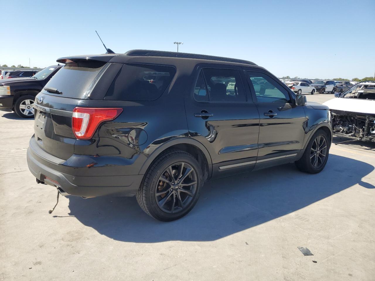 2019 Ford Explorer VIN 1FM5K7D86KGA40324 Copart auction photo, front end / side damage thumbnail 3