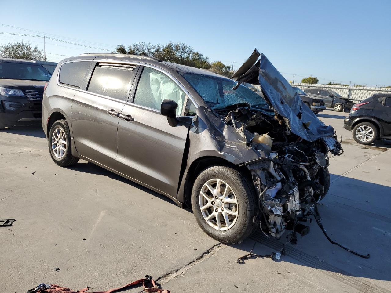 2020 Chrysler Voyager VIN 2C4RC1DG4LR268488 Copart auction photo, front end damage thumbnail 4