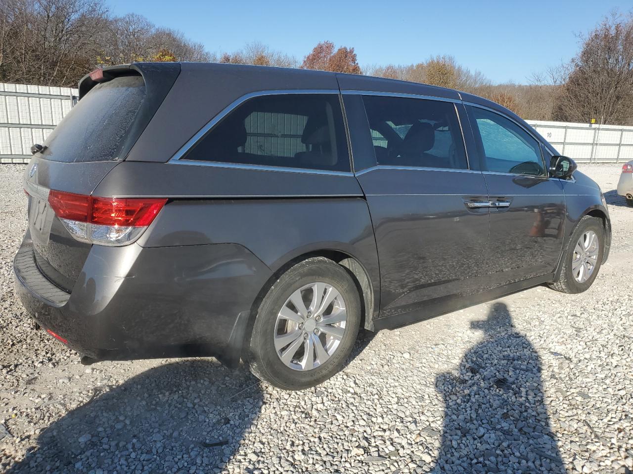 2016 Honda Odyssey VIN 5FNRL5H62GB107597 Copart auction photo, rear end damage thumbnail 3