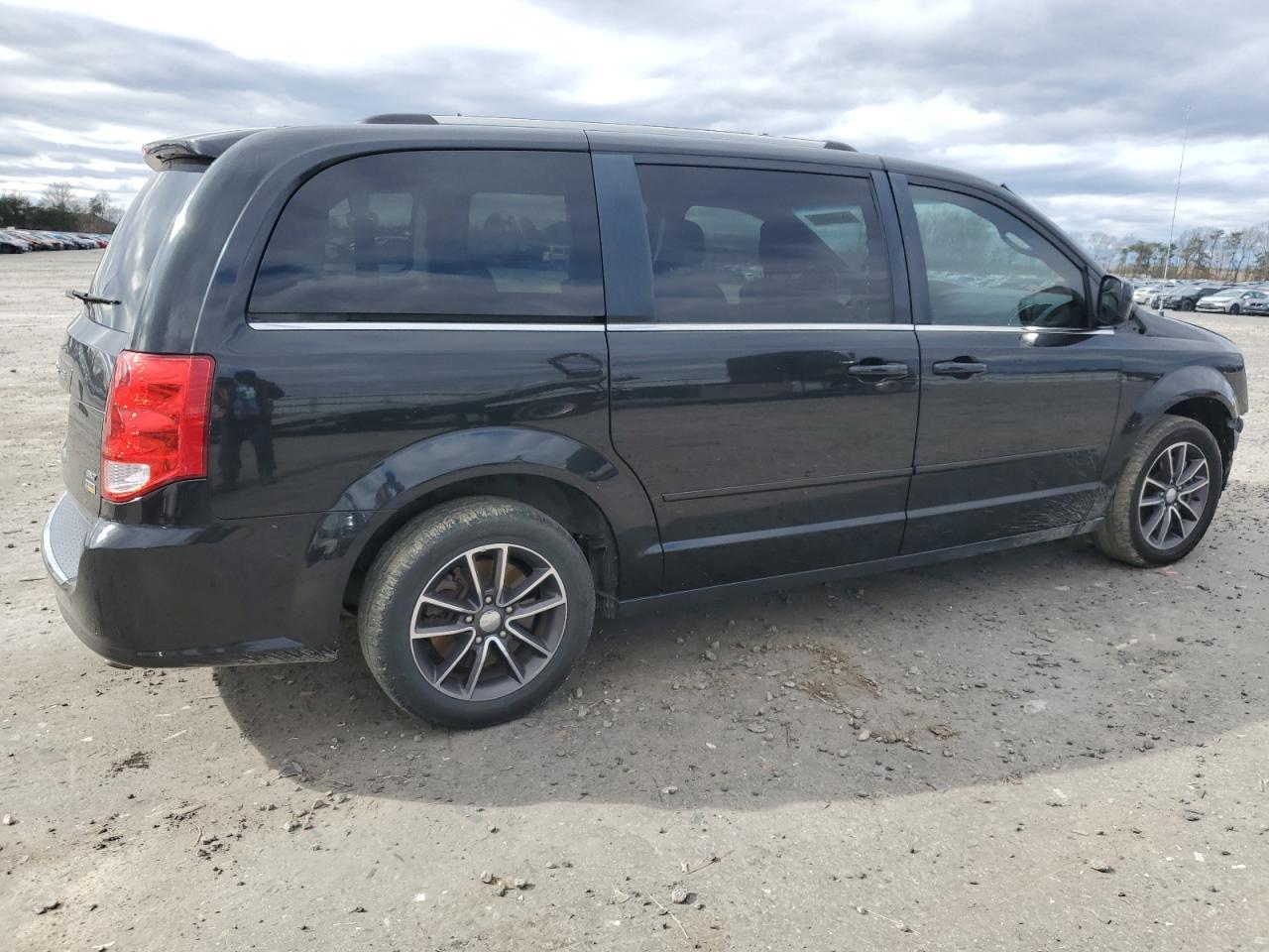 2017 Dodge Caravan VIN 2C4RDGCGXHR817944 Copart auction photo, front end damage thumbnail 3