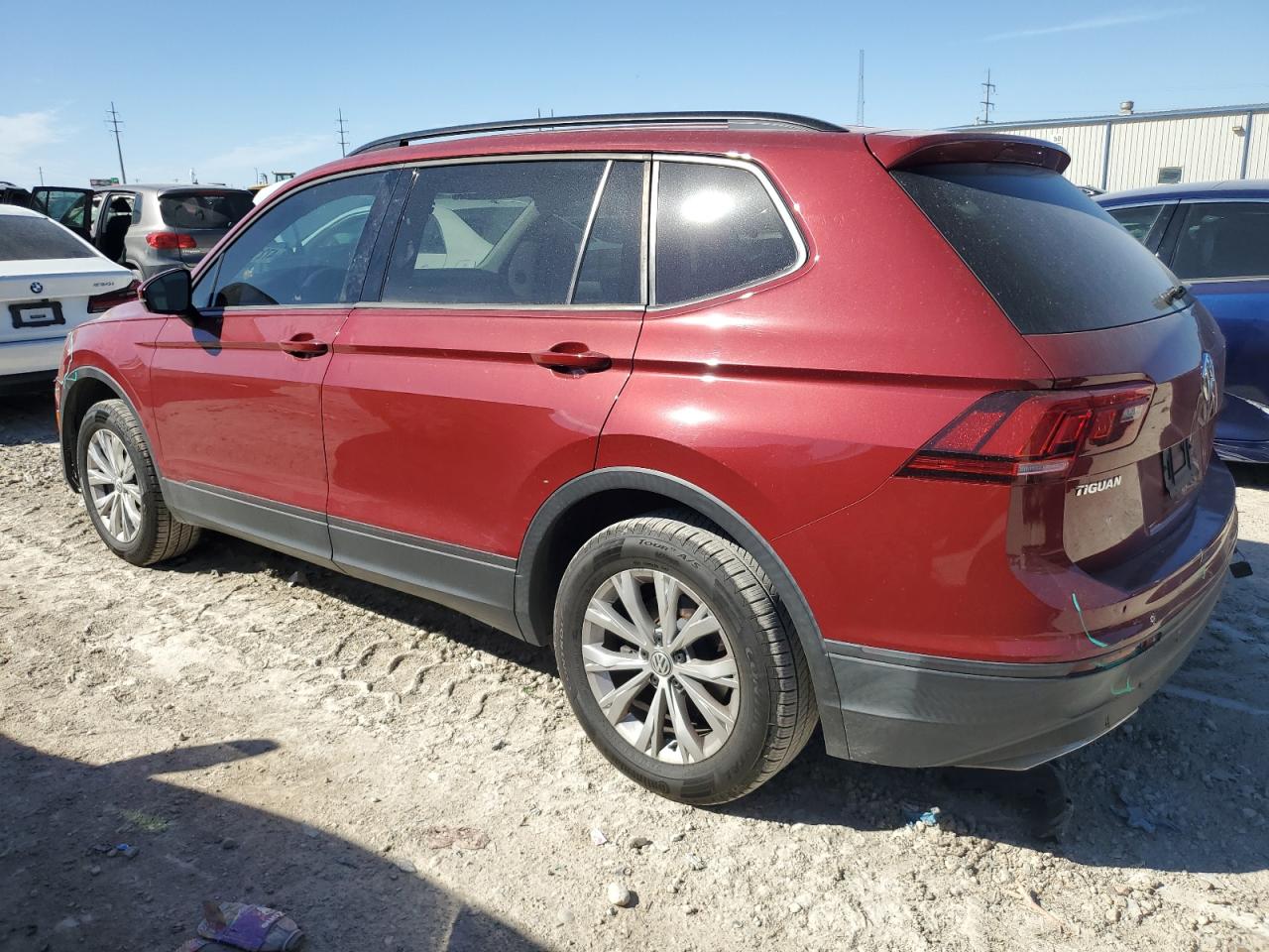 2019 Volkswagen Tiguan VIN 3VV0B7AX9KM077143 Copart auction photo, side / minor dent/scratches damage thumbnail 2