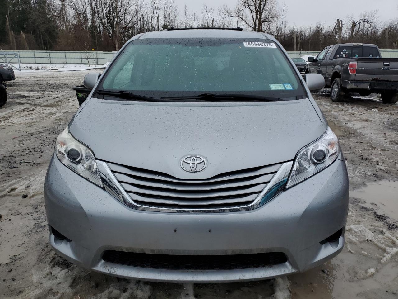 2017 Toyota Sienna VIN 5TDJZ3DC5HS173988 Copart auction photo, all over damage thumbnail 5