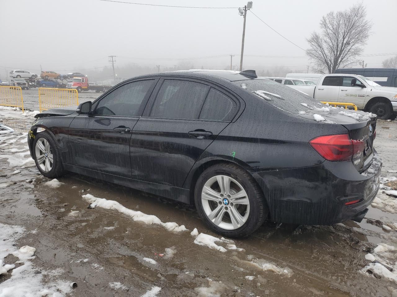 2016 BMW 3er VIN WBA8E3G51GNU01963 Copart auction photo, front end / minor dent/scratches damage thumbnail 2