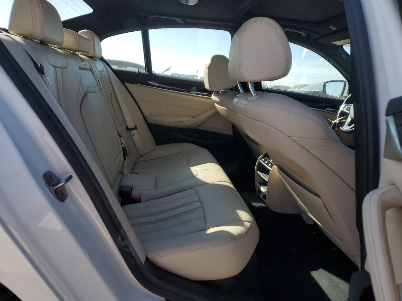 2019 BMW 5er VIN WBAJA5C50KWW18812 Copart auction photo, water/flood damage thumbnail 10
