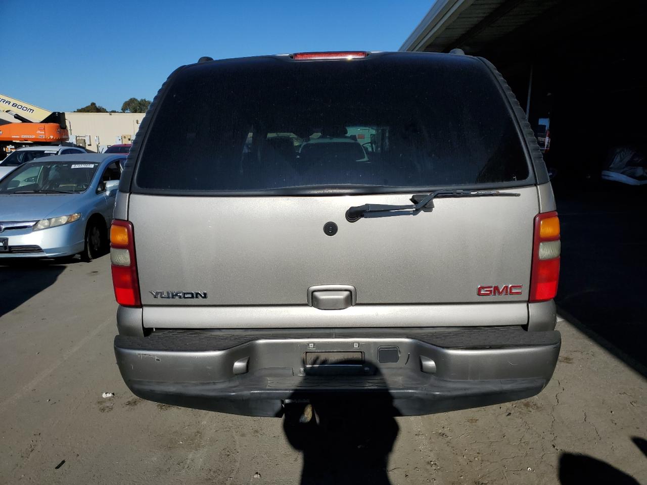 2003 GMC Yukon VIN 1GKEK63U93J188277 Copart auction photo, vandalism damage thumbnail 6