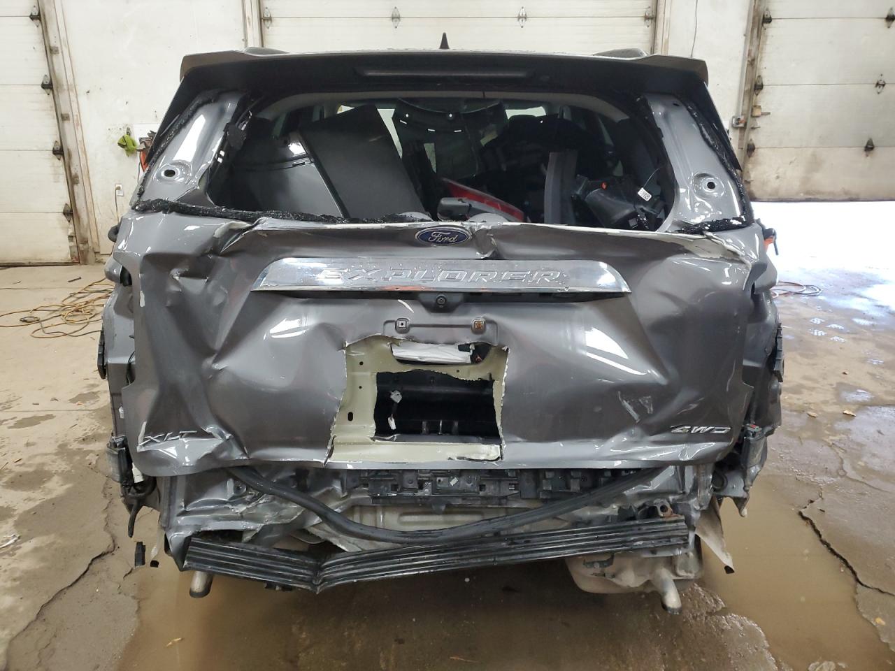 2021 Ford Explorer VIN 1FMSK8DH0MGA29847 Copart auction photo, rear end / stripped damage thumbnail 6
