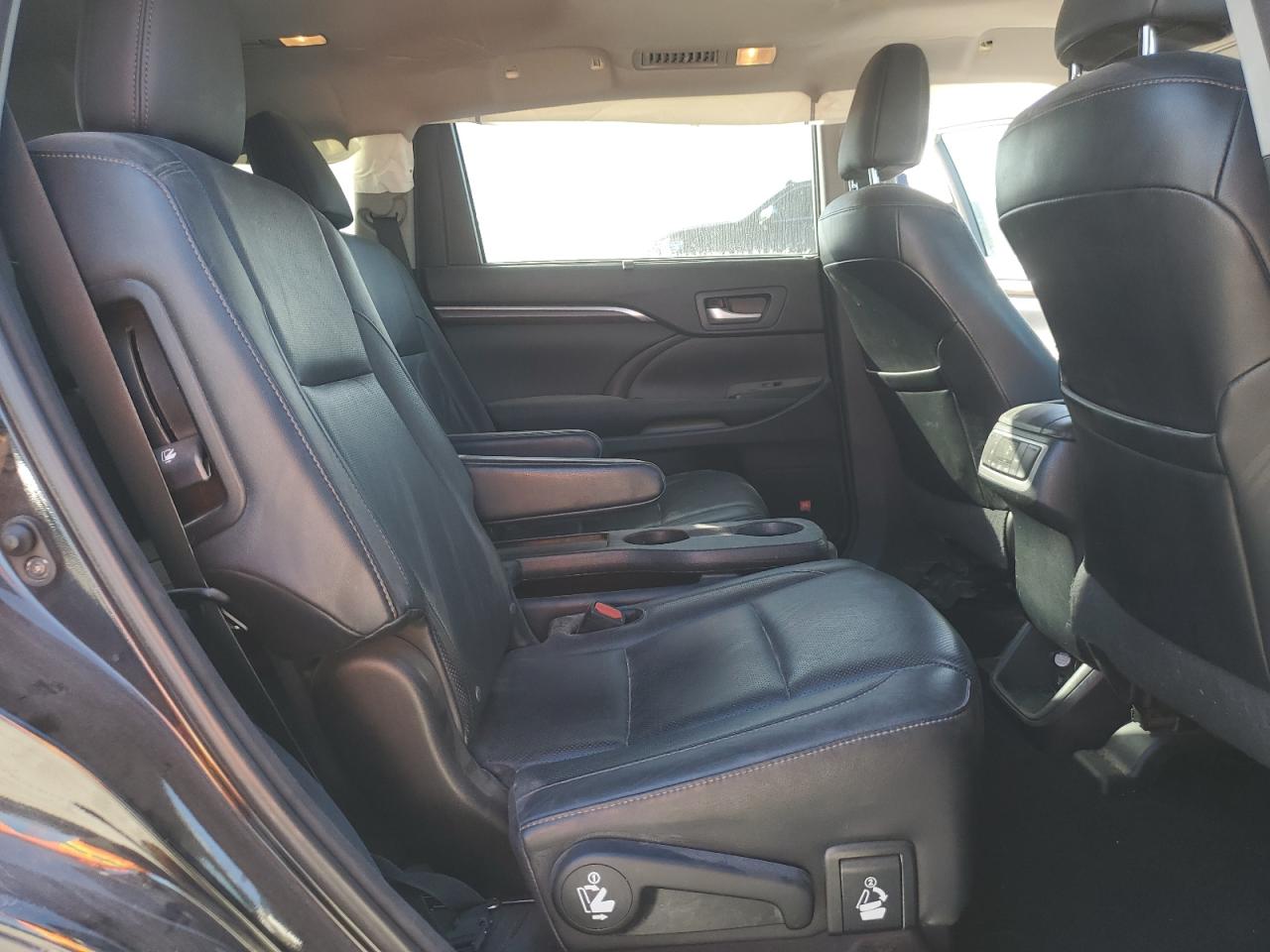 2015 Toyota Highlander VIN 5TDYKRFH5FS079542 Copart auction photo, front end / minor dent/scratches damage thumbnail 11
