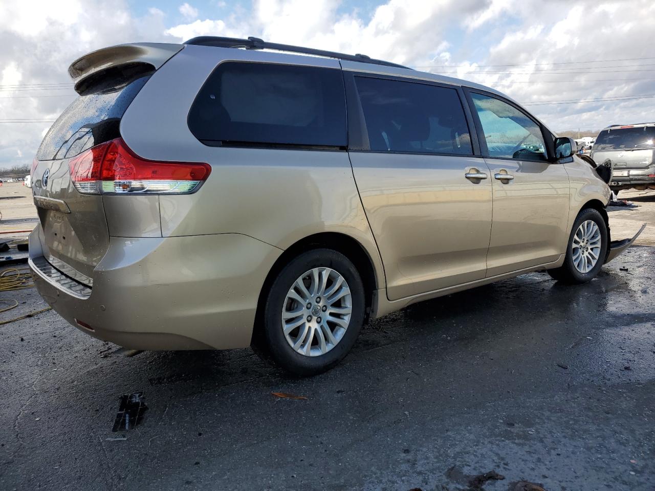 2014 Toyota Sienna VIN 5TDYK3DC7ES453250 Copart auction photo, front end / side damage thumbnail 3