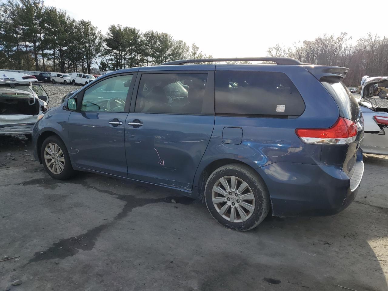 2014 Toyota Sienna VIN 5TDDK3DC8ES073428 Copart auction photo, side / minor dent/scratches damage thumbnail 2