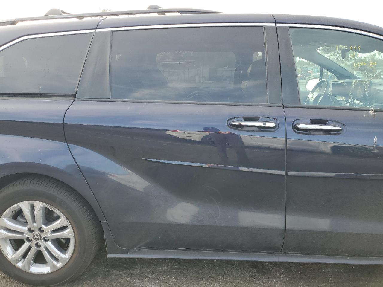 2021 Toyota Sienna VIN 5TDDSKFC6MS018241 Copart auction photo, burn - interior / minor dent/scratches damage thumbnail 11