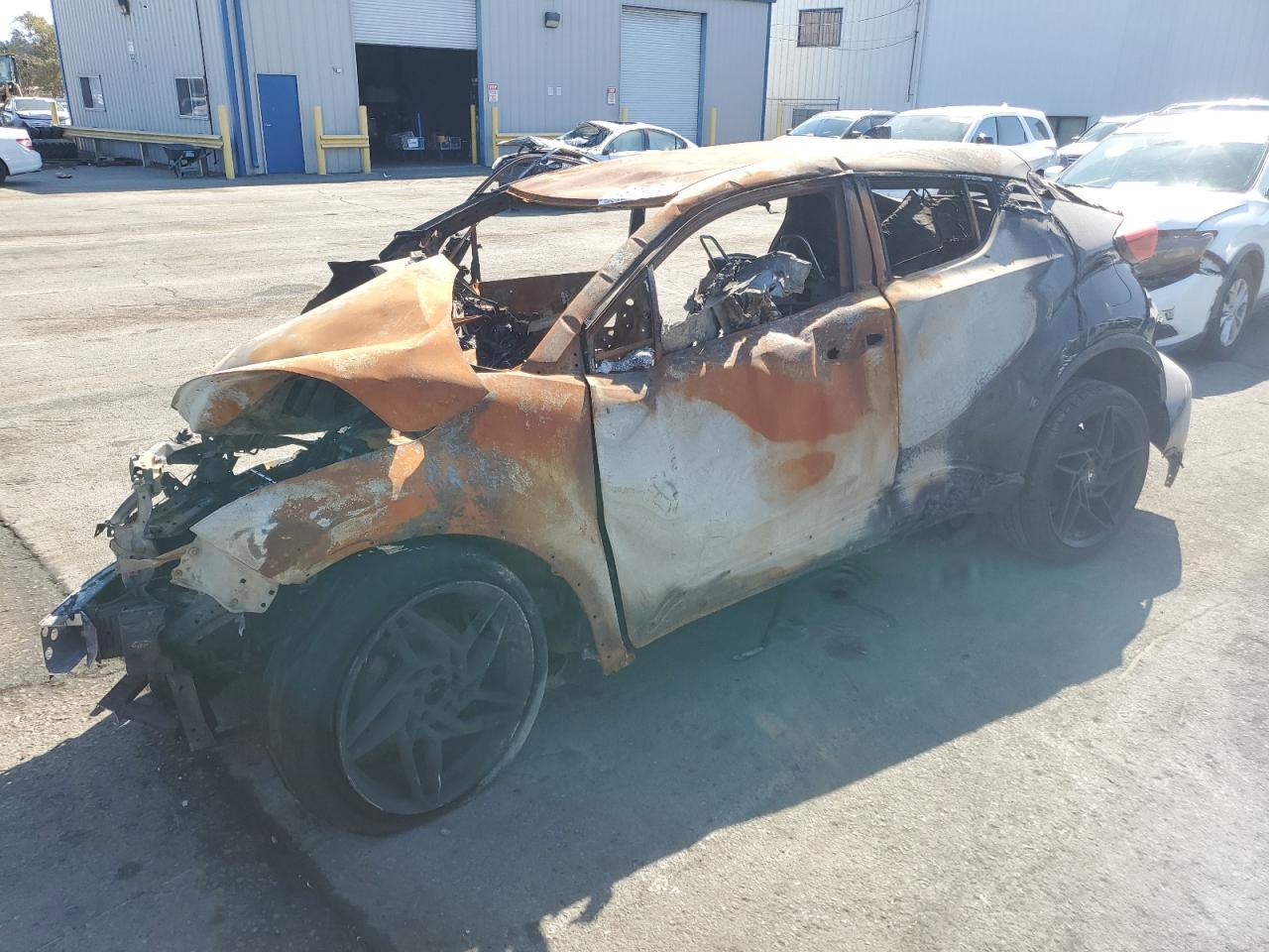 2020 Toyota C-HR VIN JTNKHMBX5L1090968 - Copart auction photo