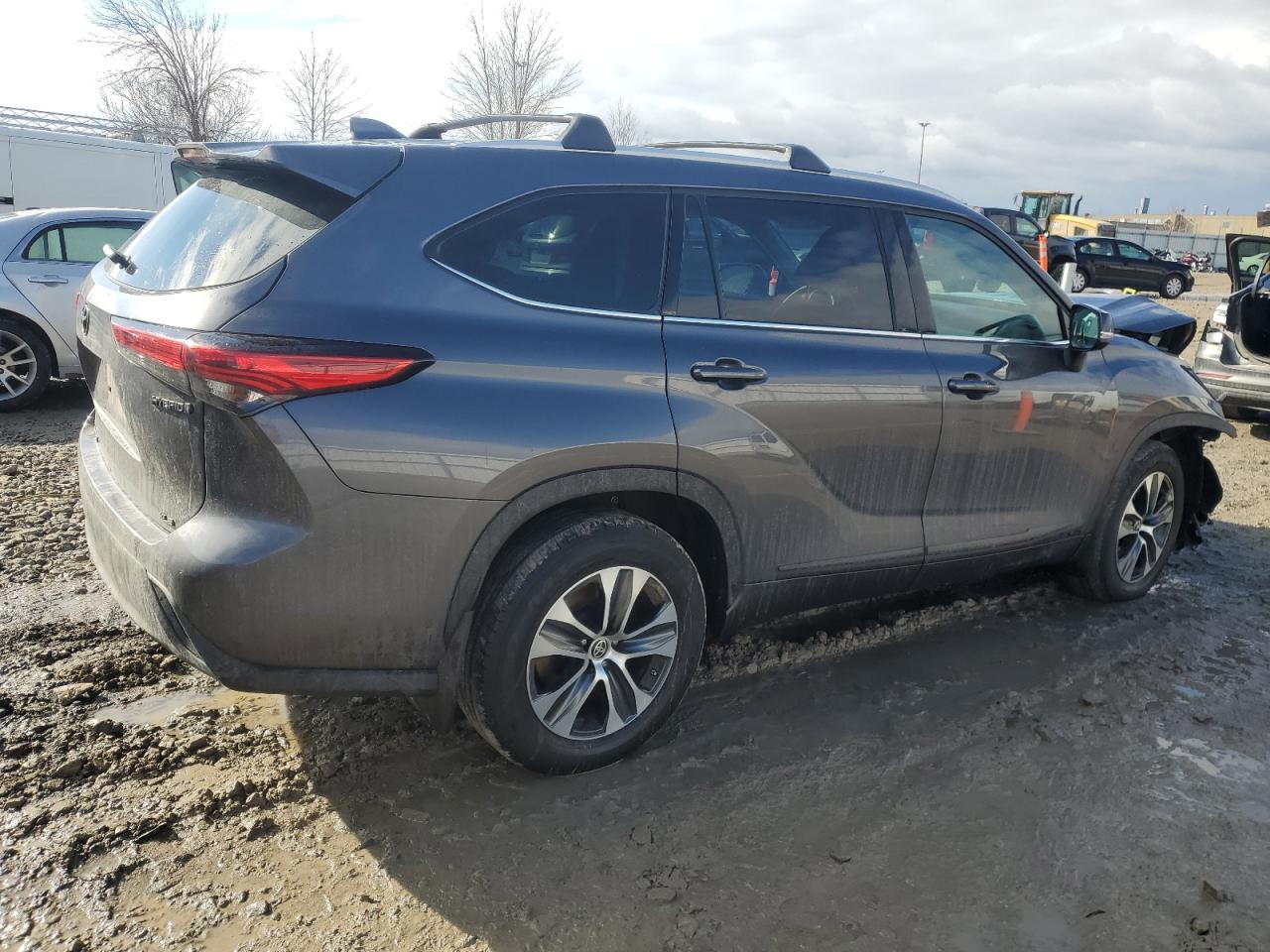 2022 Toyota Highlander VIN 5TDGBRCH0NS555520 Copart auction photo, front end damage thumbnail 3