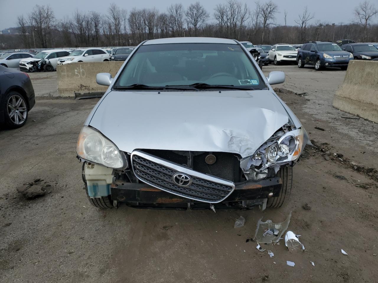 2005 Toyota Corolla VIN JTDBR32E452050971 Copart auction photo, front end / minor dent/scratches damage thumbnail 5