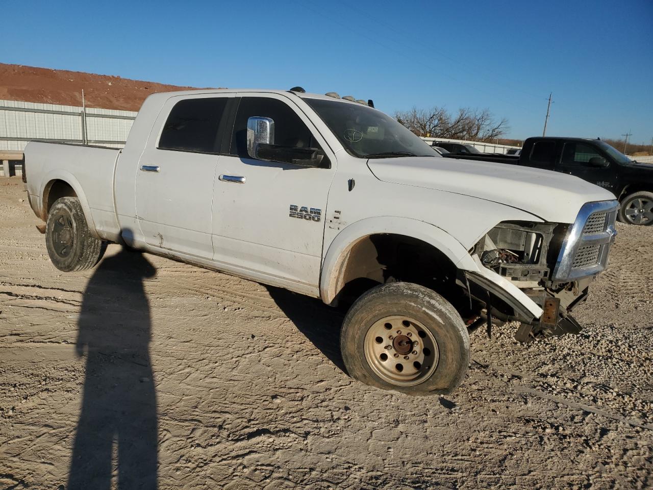2015 RAM 2500 VIN 3C6UR5NL6FG552735 Copart auction photo, front end / minor dent/scratches damage thumbnail 4