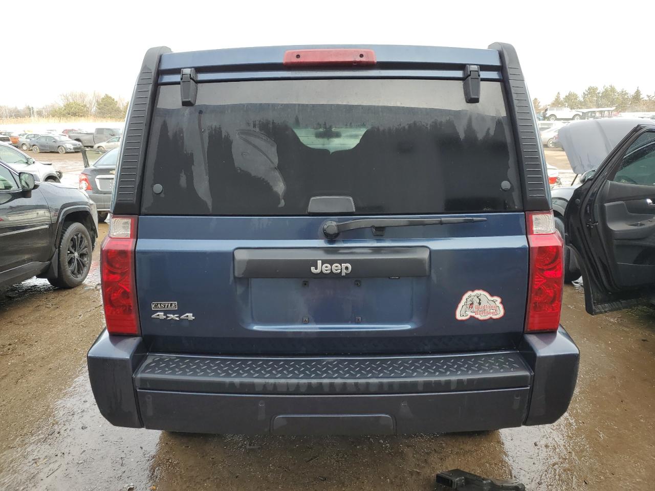 2010 Jeep Commander VIN 1J4RG4GK5AC119433 Copart auction photo, side / front end damage thumbnail 6