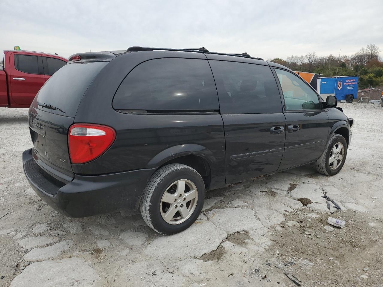 2005 Dodge Caravan VIN 2D4GP44L55R574177 Copart auction photo, front end / minor dent/scratches damage thumbnail 3