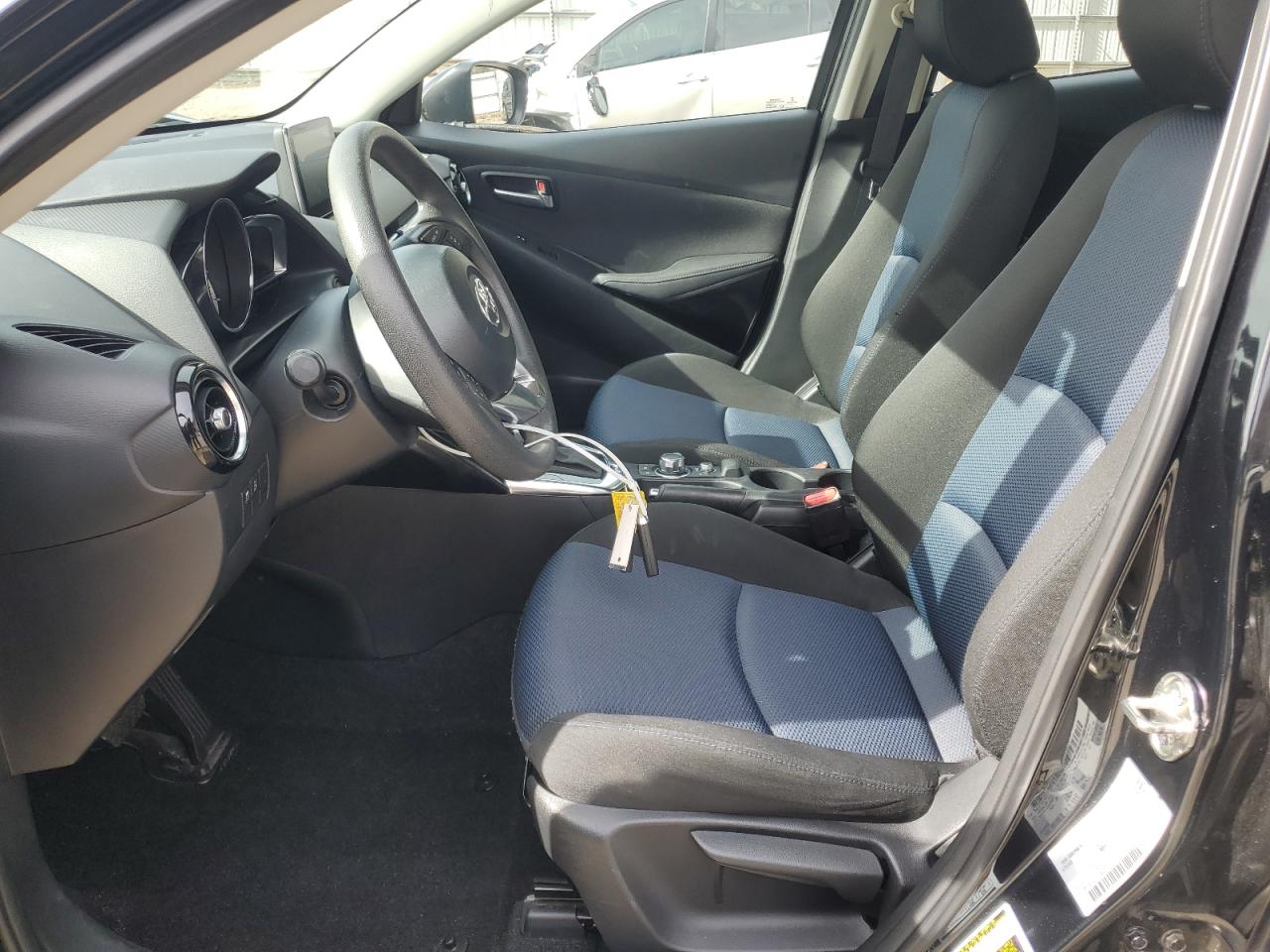 2018 Toyota Yaris VIN 3MYDLBYV6JY304172 Copart auction photo, front end / side damage thumbnail 7