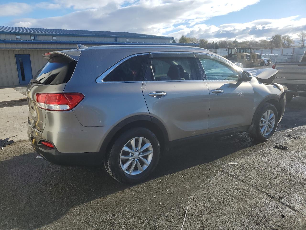 2016 KIA Sorento VIN 5XYPG4A31GG014214 Copart auction photo, front end damage thumbnail 3