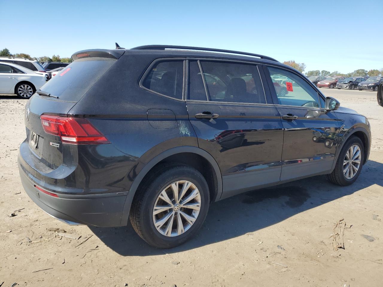 2020 Volkswagen Tiguan VIN 3VV0B7AX1LM131407 Copart auction photo, front end / minor dent/scratches damage thumbnail 3