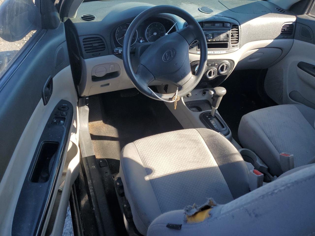 2008 Hyundai Accent VIN KMHCM36C48U087664 Copart auction photo, side / front end damage thumbnail 8