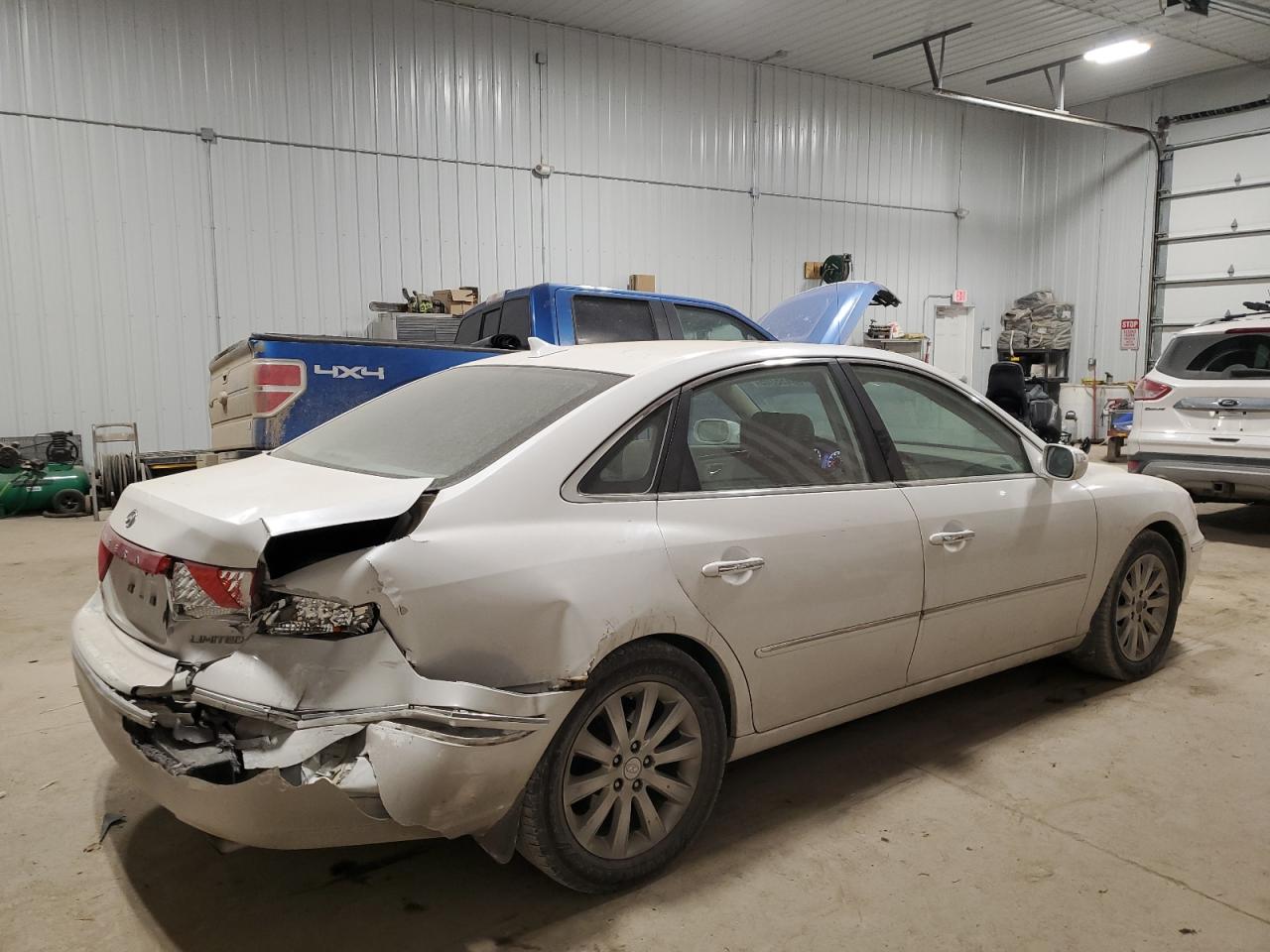 2009 Hyundai Azera VIN KMHFC46F09A372929 Copart auction photo, rear end damage thumbnail 3
