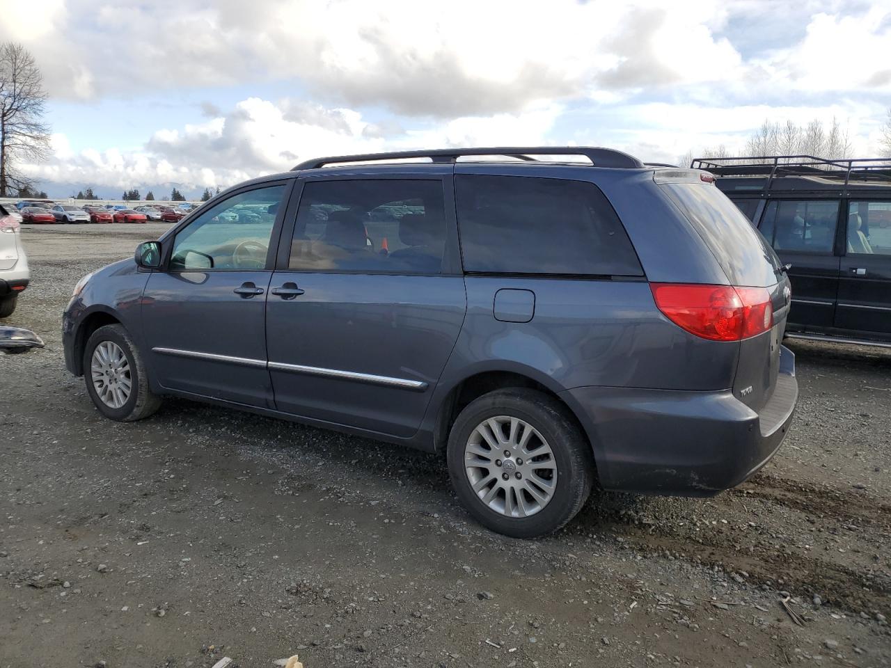 2010 Toyota Sienna VIN 5TDDK4CC0AS032292 Copart auction photo, minor dent/scratches damage thumbnail 2
