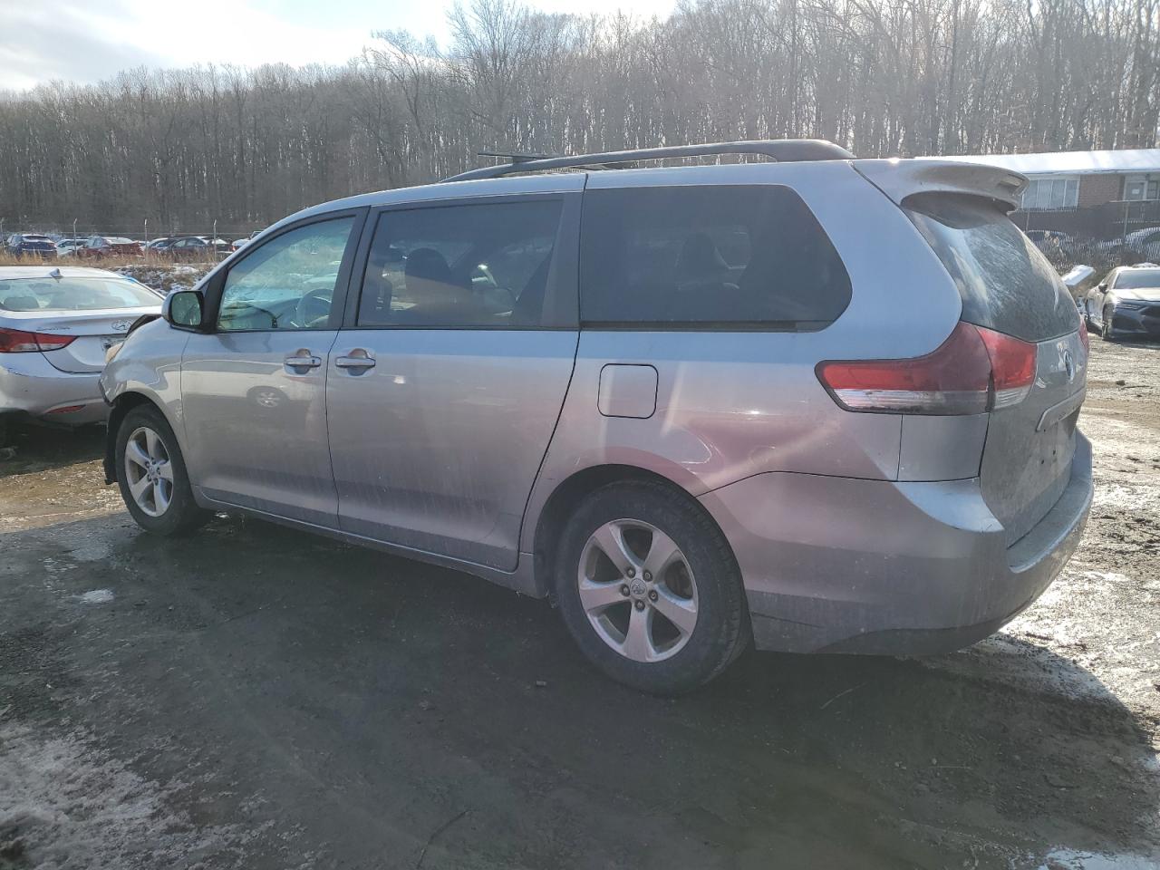 2011 Toyota Sienna VIN 5TDKK3DCXBS008874 Copart auction photo, front end damage thumbnail 2