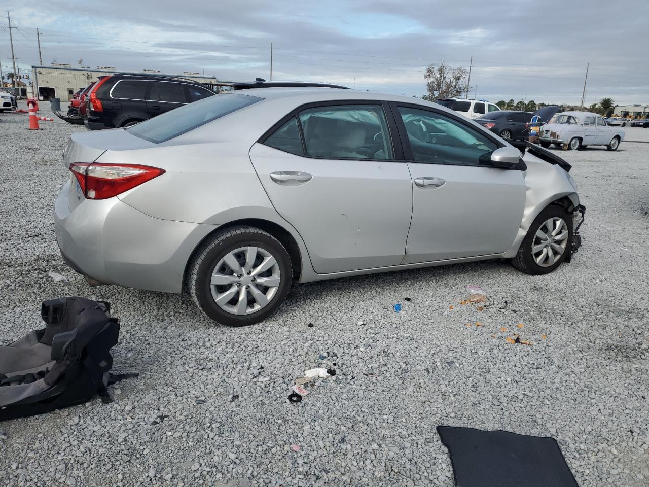 2015 Toyota Corolla VIN 2T1BURHE3FC438141 Copart auction photo, front end damage thumbnail 3