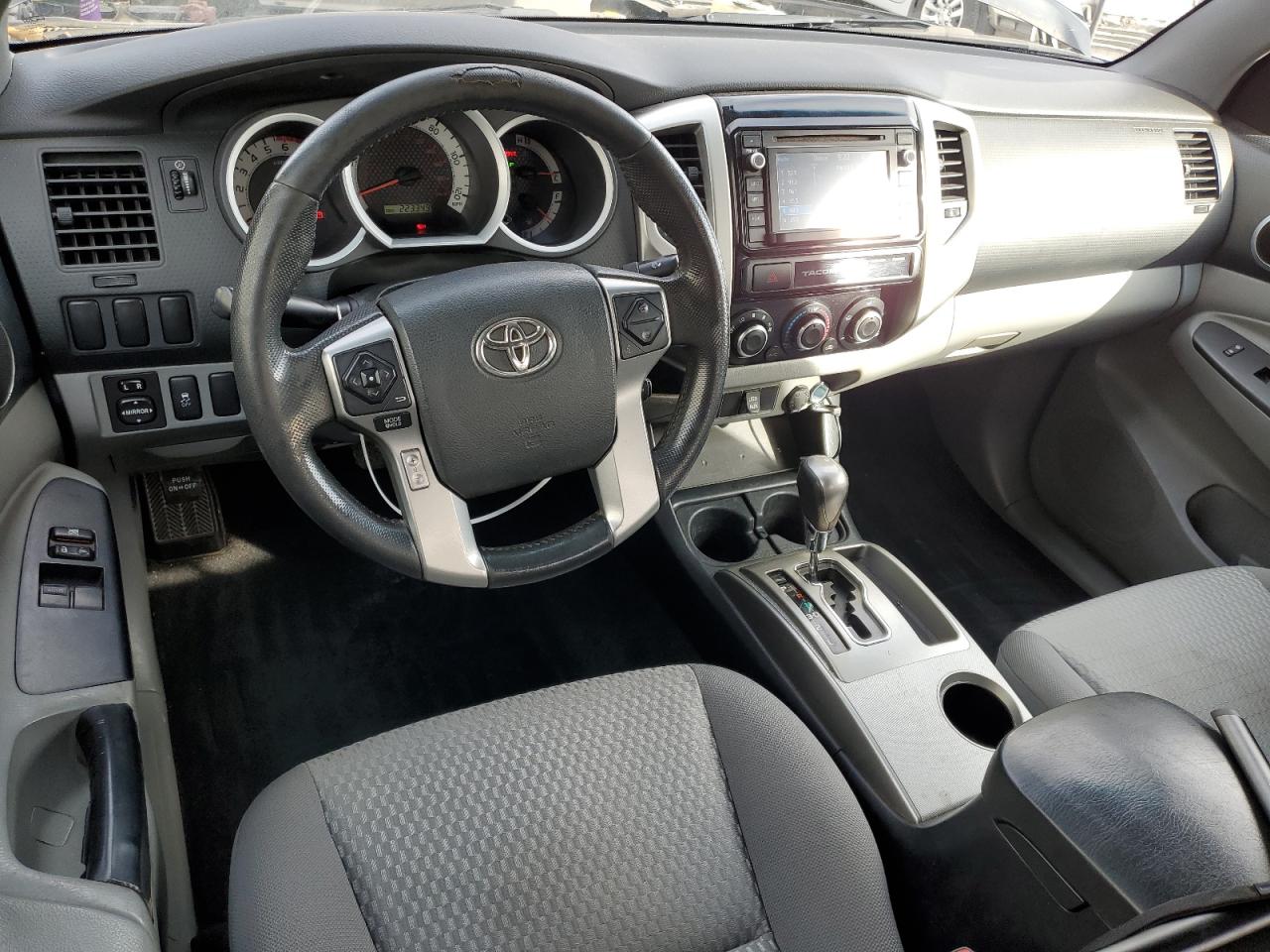 2015 Toyota Tacoma VIN 5TFTX4CN2FX059218 Copart auction photo, side / rear end damage thumbnail 8