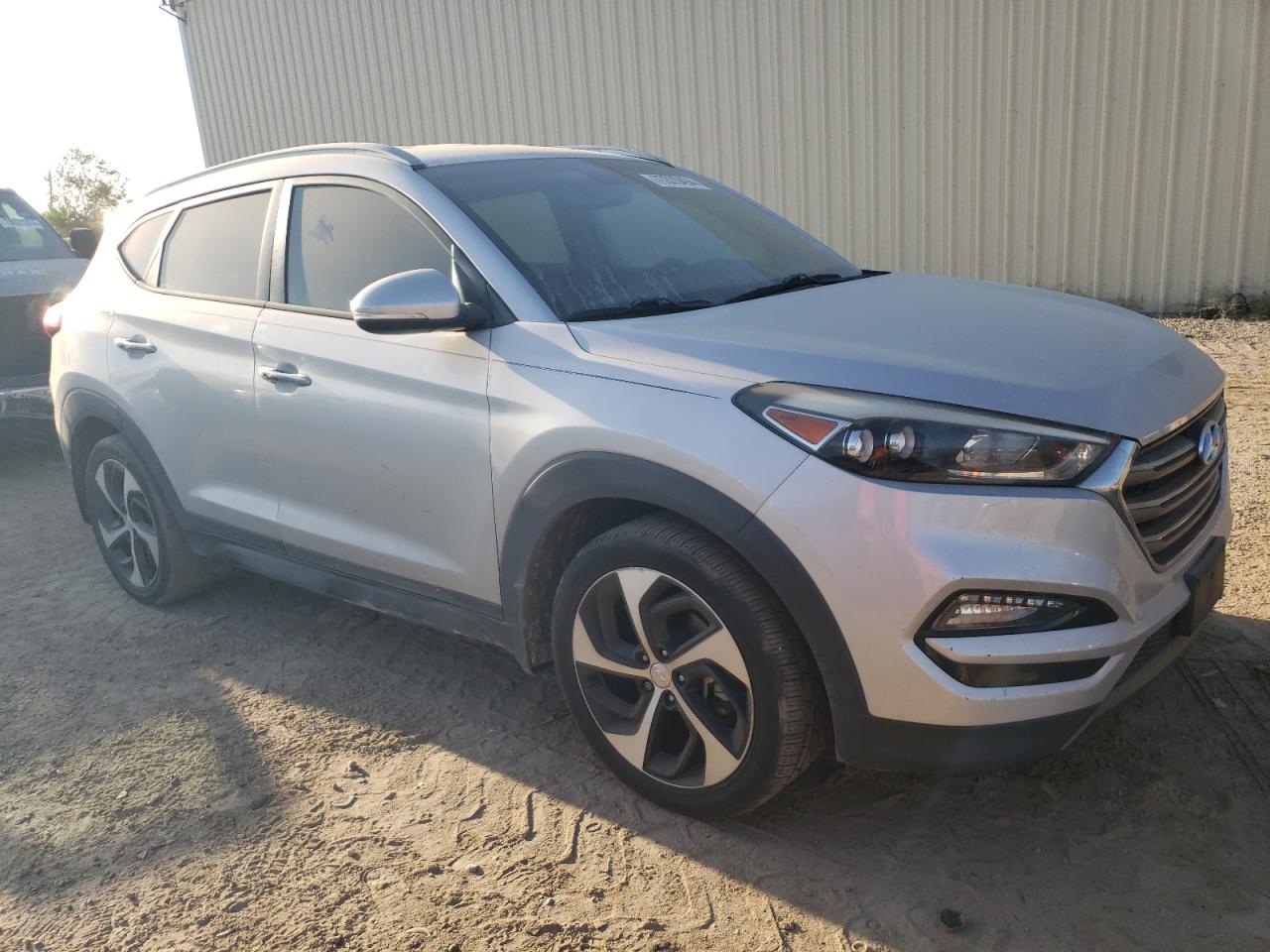 2016 Hyundai Tucson VIN KM8J33A2XGU118908 Copart auction photo, rear end / minor dent/scratches damage thumbnail 4