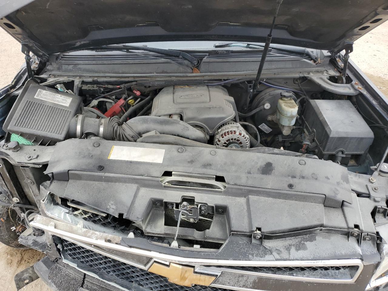 2007 Chevrolet Suburban VIN 1GNFC16087J233778 Copart auction photo, front end damage thumbnail 13