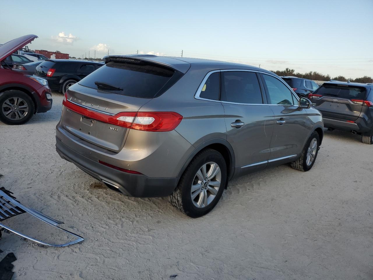 2018 Lincoln MKX VIN 2LMPJ8JR2JBL26230 Copart auction photo, water/flood damage thumbnail 3