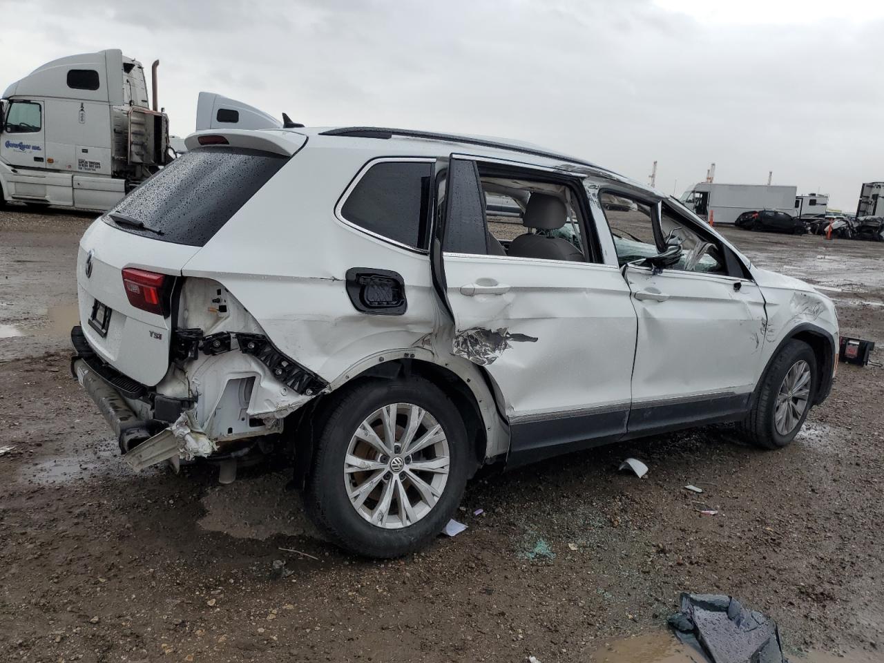 2018 Volkswagen Tiguan VIN 3VV3B7AX6JM104276 Copart auction photo, rear end / top/roof damage thumbnail 3