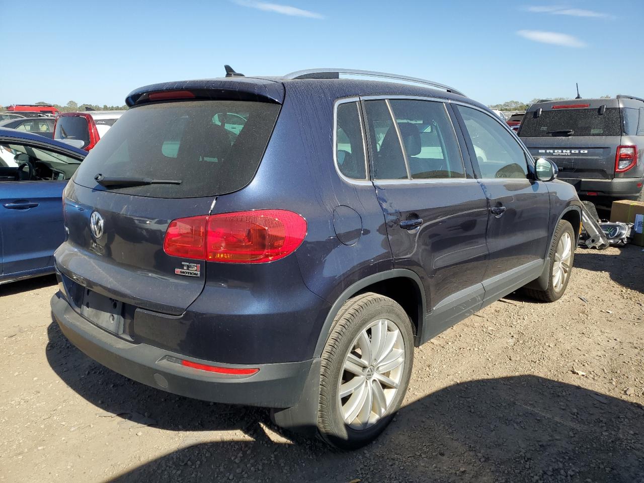 2016 Volkswagen Tiguan VIN WVGBV7AX5GW616102 Copart auction photo, side / mechanical damage thumbnail 3