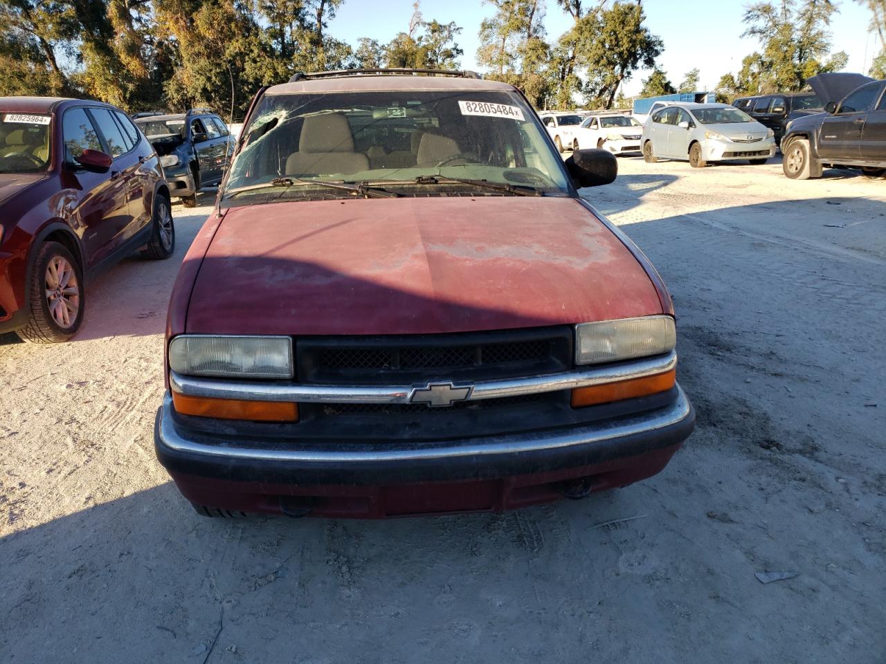 2000 Chevrolet Blazer VIN 1GNCS13W7Y2207022 Copart auction photo, top/roof / minor dent/scratches damage thumbnail 5
