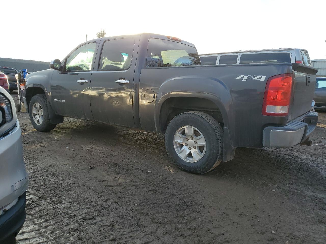 2010 GMC Sierra VIN 3GTRKVE31AG100655 Copart auction photo, front end / minor dent/scratches damage thumbnail 2