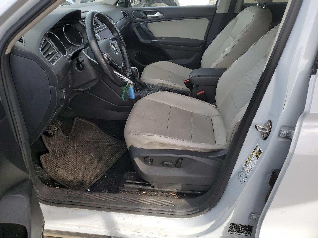 2018 Volkswagen Tiguan VIN 3VV3B7AX8JM180307 Copart auction photo, side / mechanical damage thumbnail 7