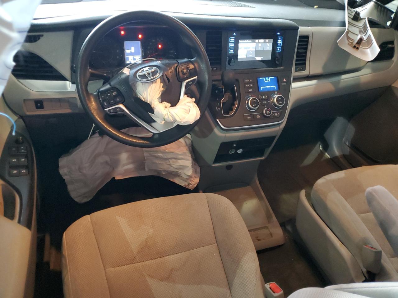 2017 Toyota Sienna VIN 5TDZZ3DC6HS833183 Copart auction photo, front end damage thumbnail 8