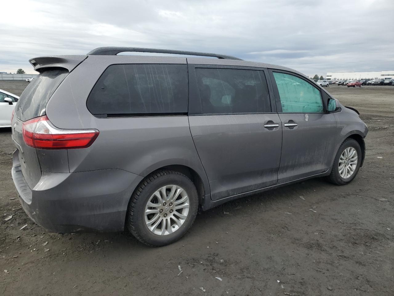 2017 Toyota Sienna VIN 5TDYZ3DC8HS811052 Copart auction photo, front end damage thumbnail 3
