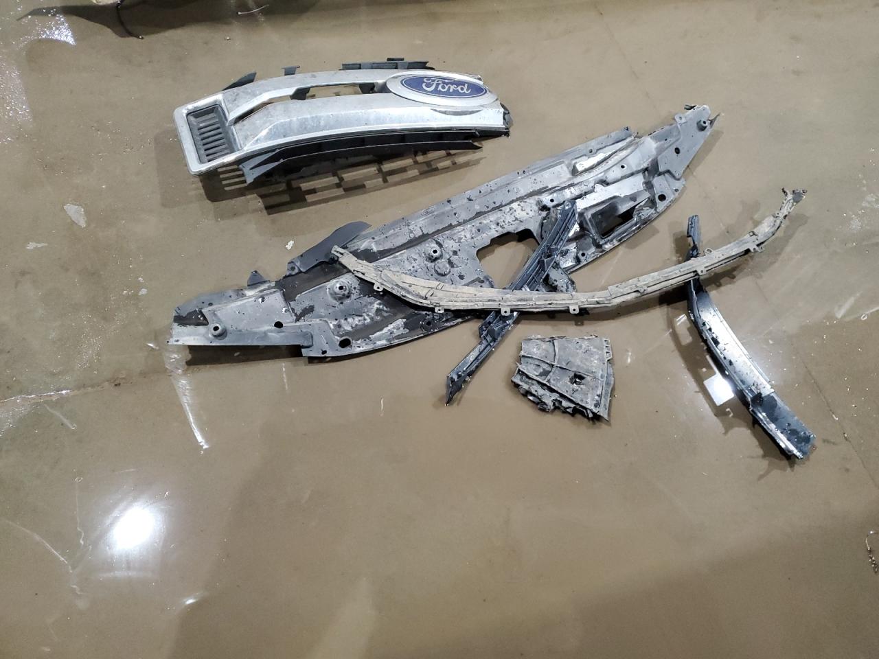 2018 Ford F350 VIN 1FTRF3BT8JEB17232 Copart auction photo, front end / side damage thumbnail 14