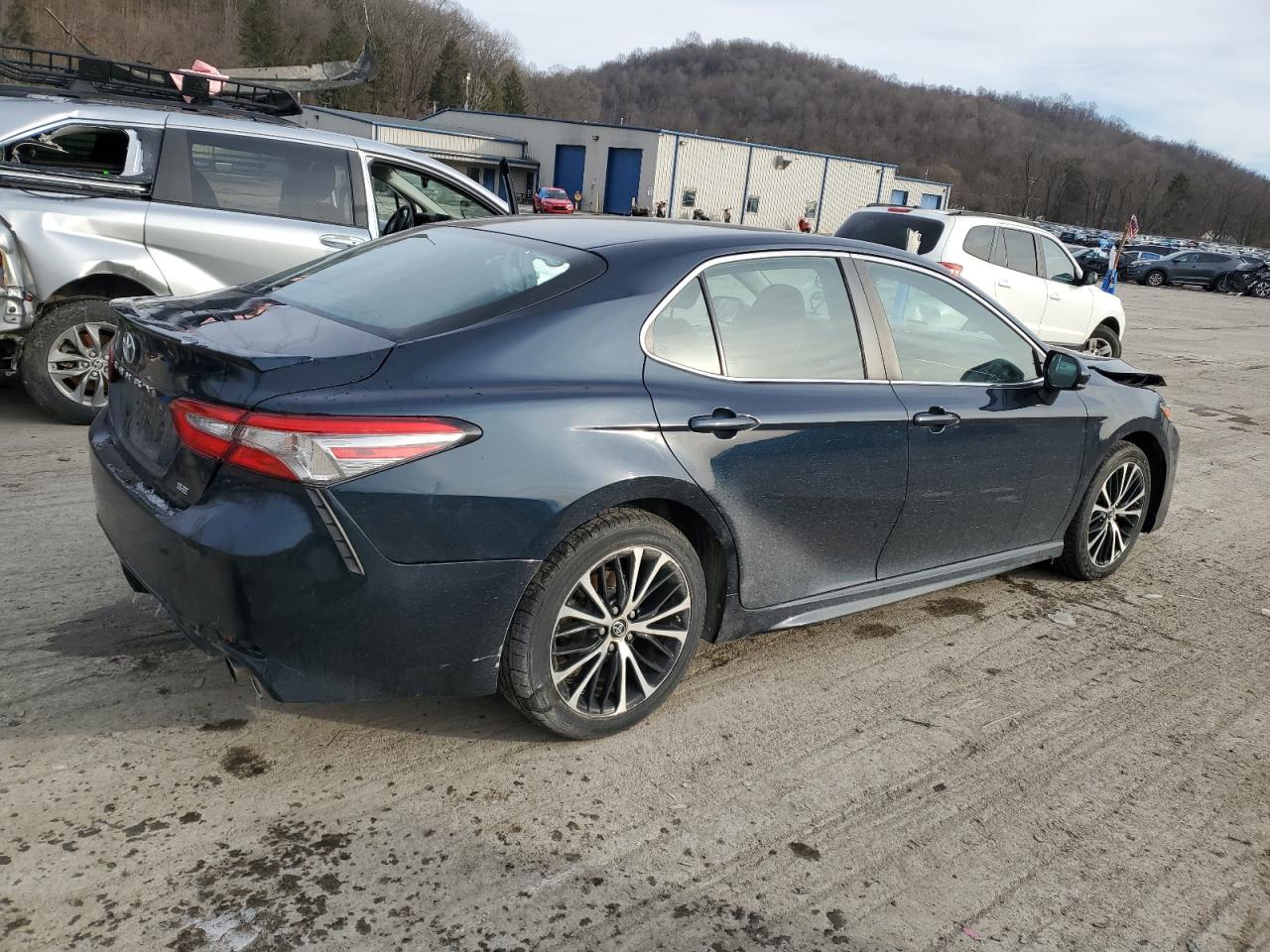 2018 Toyota Camry VIN 4T1B11HK0JU635047 Copart auction photo, front end damage thumbnail 3