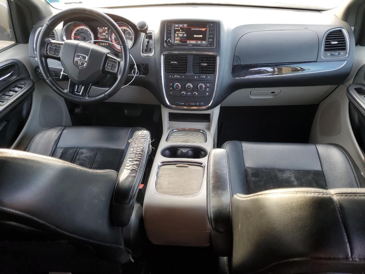 2017 Dodge Caravan VIN 2C4RDGCG0HR742185 Copart auction photo, side / minor dent/scratches damage thumbnail 8