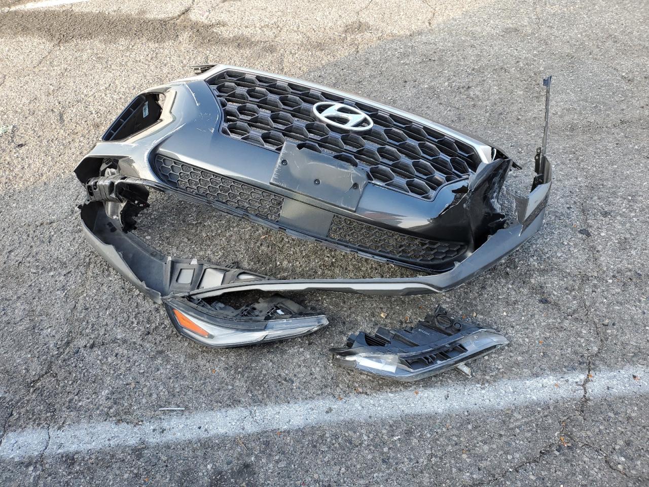 2020 Hyundai Santa Fe VIN 5NMS33AD6LH184769 Copart auction photo, front end / side damage thumbnail 15