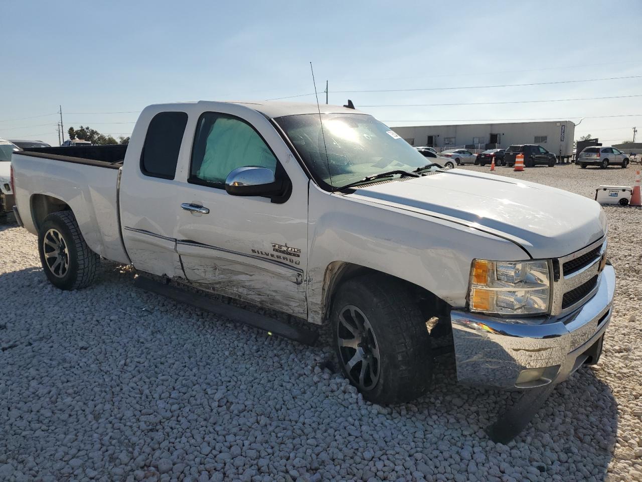 2013 Chevrolet Silverado VIN 1GCRCSE00DZ346814 Copart auction photo, all over damage thumbnail 4