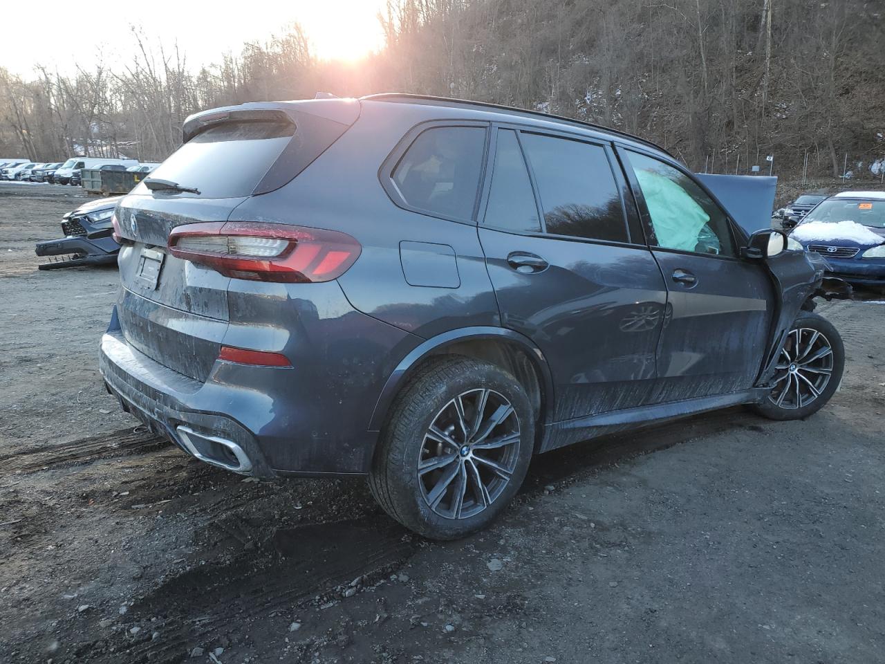 2021 BMW X5 VIN 5UXCR6C09M9H41736 Copart auction photo, front end / side damage thumbnail 3