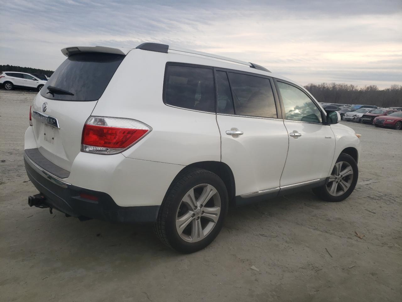 2013 Toyota Highlander VIN 5TDYK3EH6DS129005 Copart auction photo, front end / minor dent/scratches damage thumbnail 3