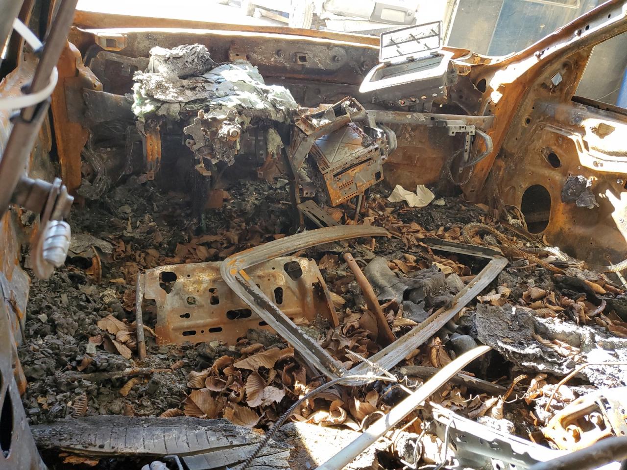 2011 Ford Fusion VIN 3FAHP0JA7BR113135 Copart auction photo, burn damage thumbnail 8