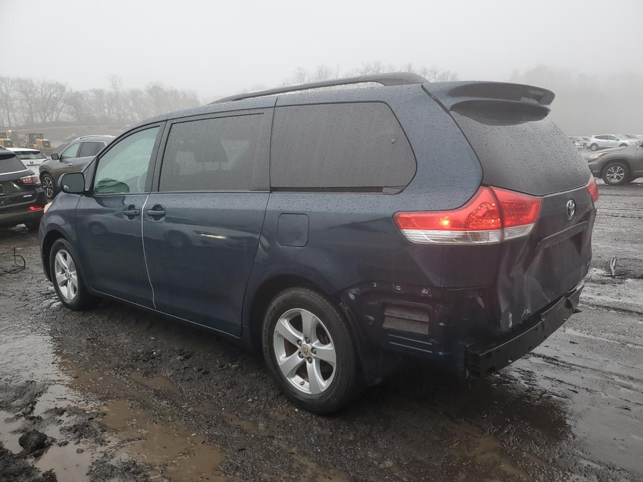 2011 Toyota Sienna VIN 5TDKK3DC8BS030808 Copart auction photo, rear end damage thumbnail 2